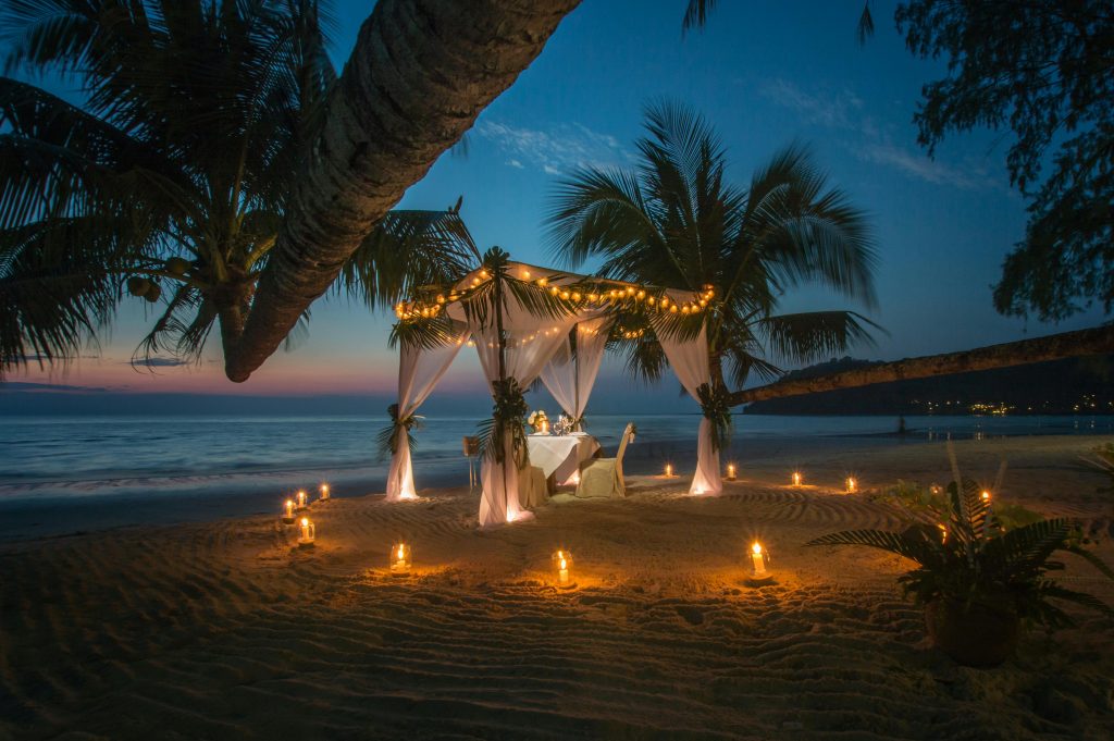 Beachfront Dining Romantic Activity 5